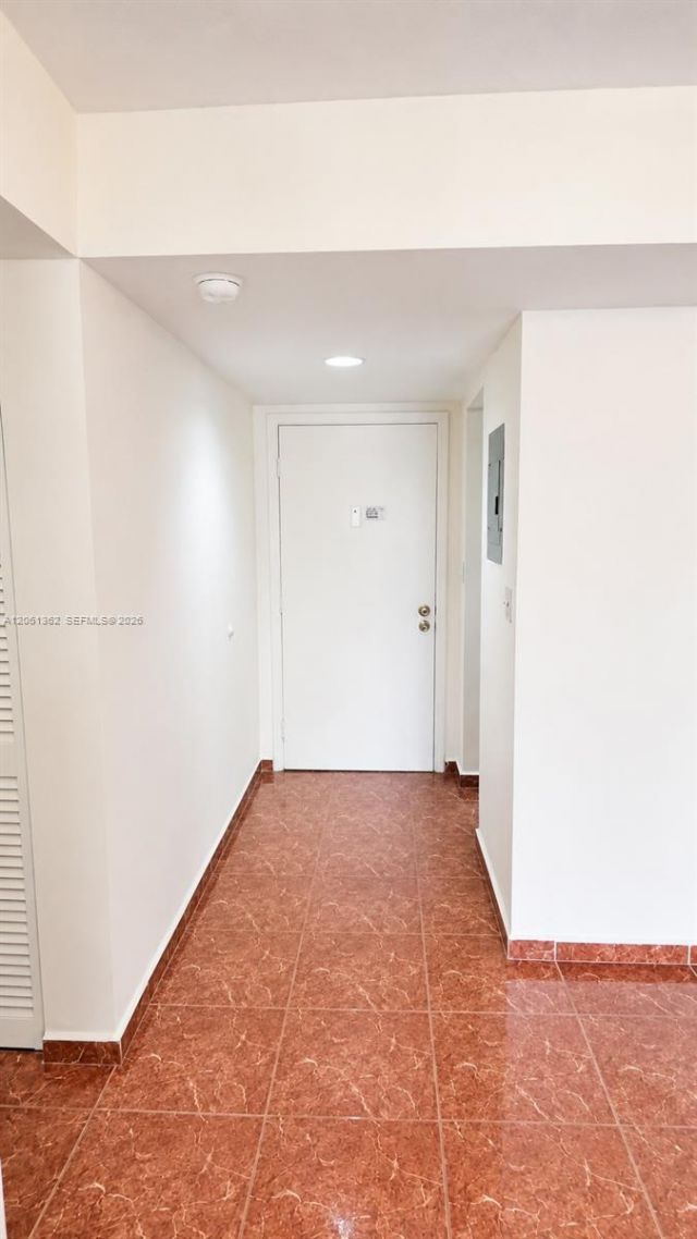 8625 NW 8th St, Unit 215, Miami, FL 33126 Photo