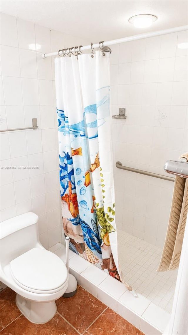 8625 NW 8th St, Unit 215, Miami, FL 33126 Photo