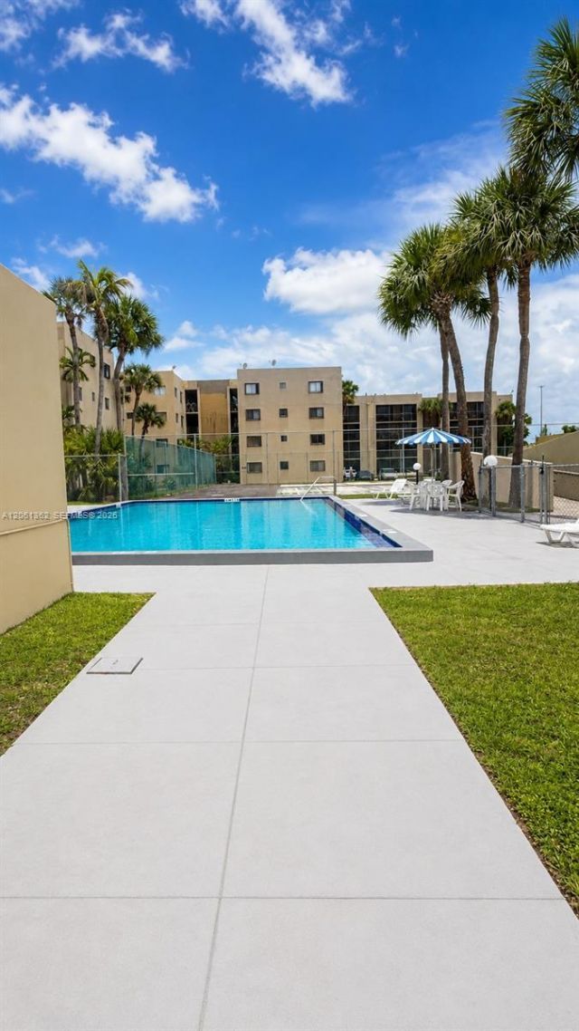 8625 NW 8th St, Unit 215, Miami, FL 33126 Photo