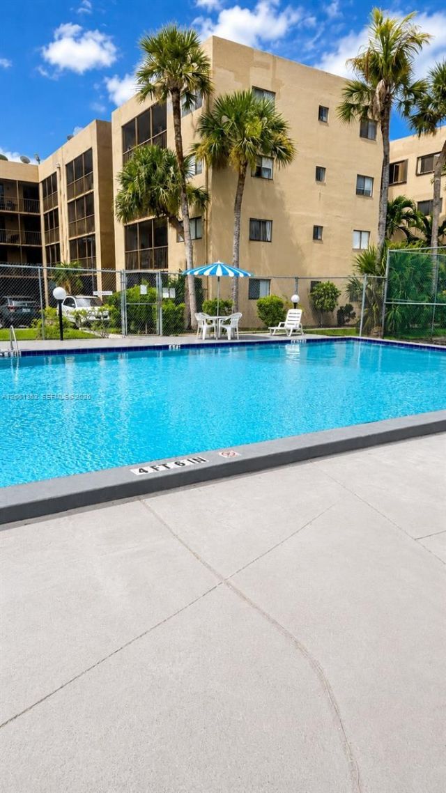 8625 NW 8th St, Unit 215, Miami, FL 33126 Photo