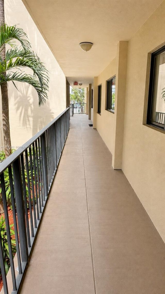 8625 NW 8th St, Unit 215, Miami, FL 33126 Photo