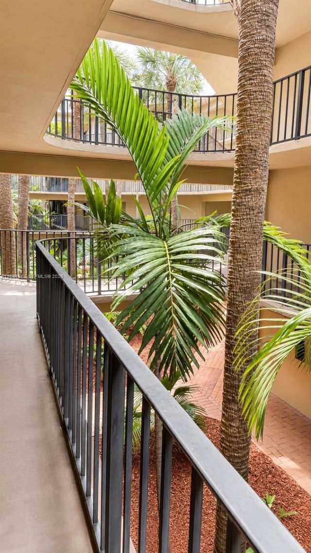 8625 NW 8th St, Unit 215, Miami, FL 33126 Photo