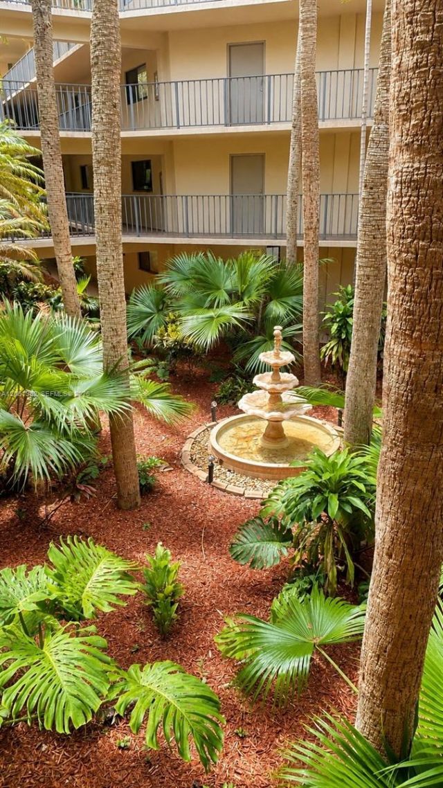 8625 NW 8th St, Unit 215, Miami, FL 33126 Photo