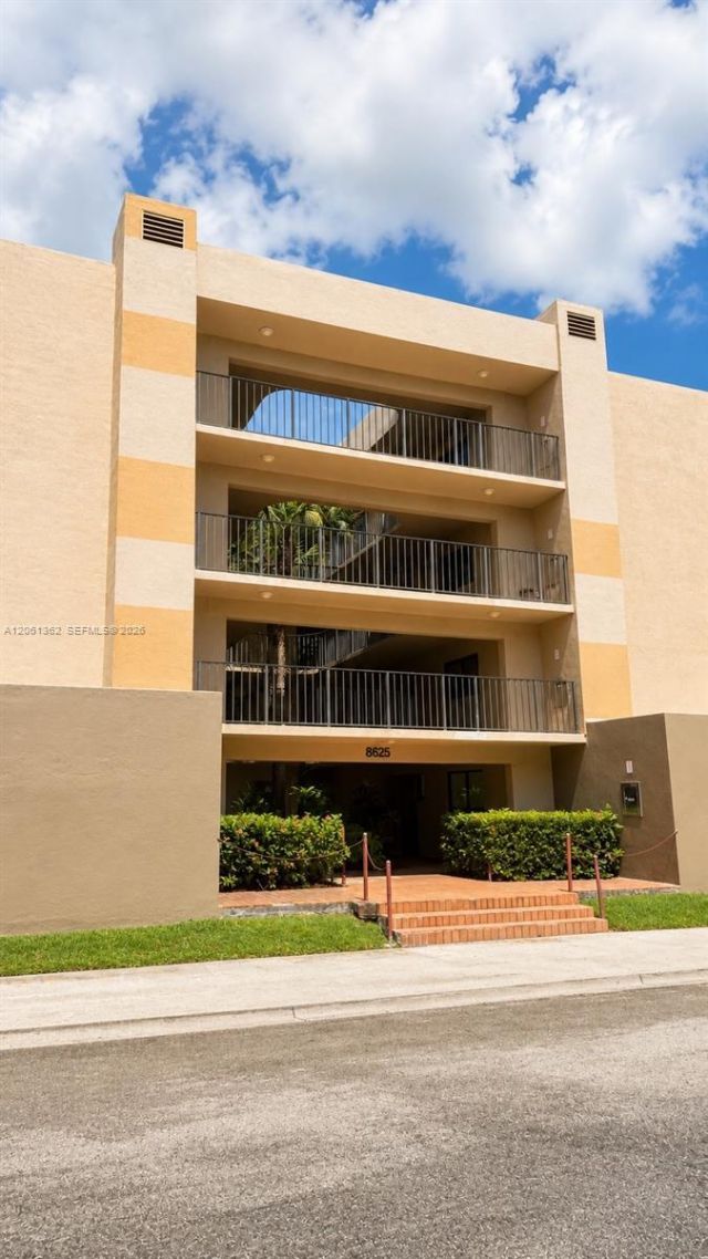 8625 NW 8th St, Unit 215, Miami, FL 33126 Photo