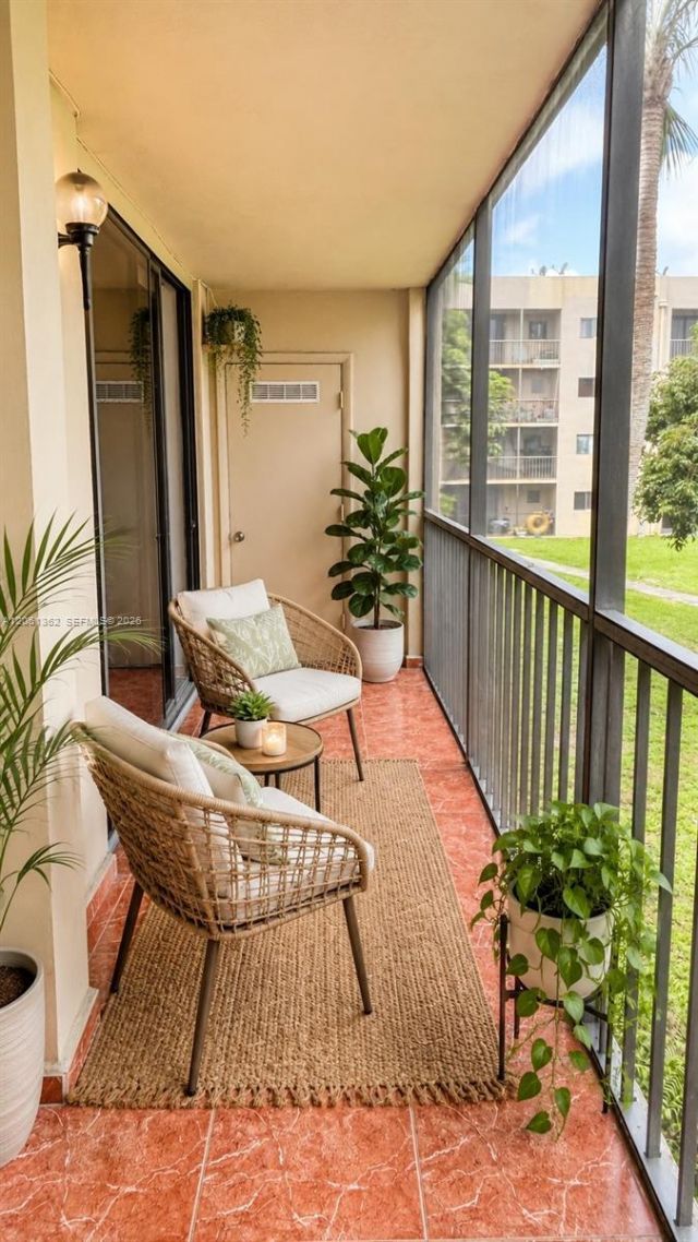 8625 NW 8th St, Unit 215, Miami, FL 33126 Photo