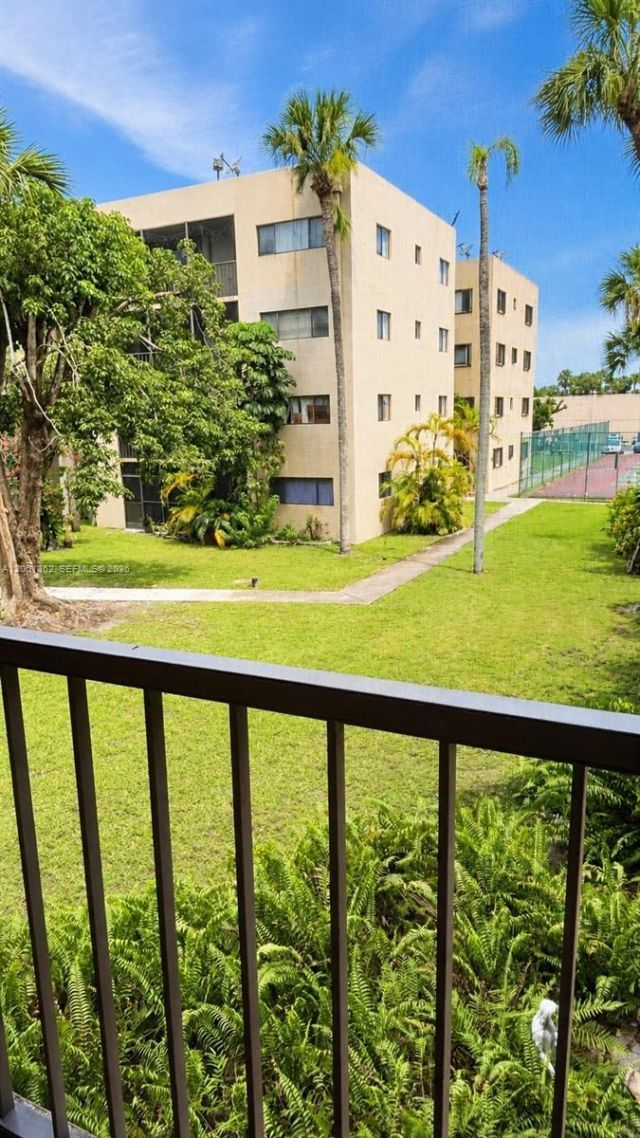 8625 NW 8th St, Unit 215, Miami, FL 33126 Photo