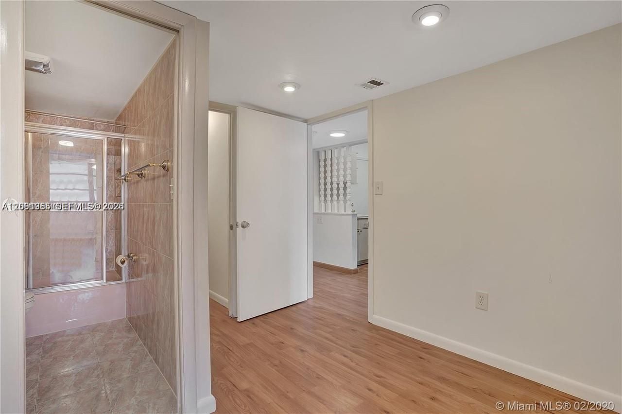 345 Ocean Dr, Unit 302, Miami Beach, FL 33139 Photo