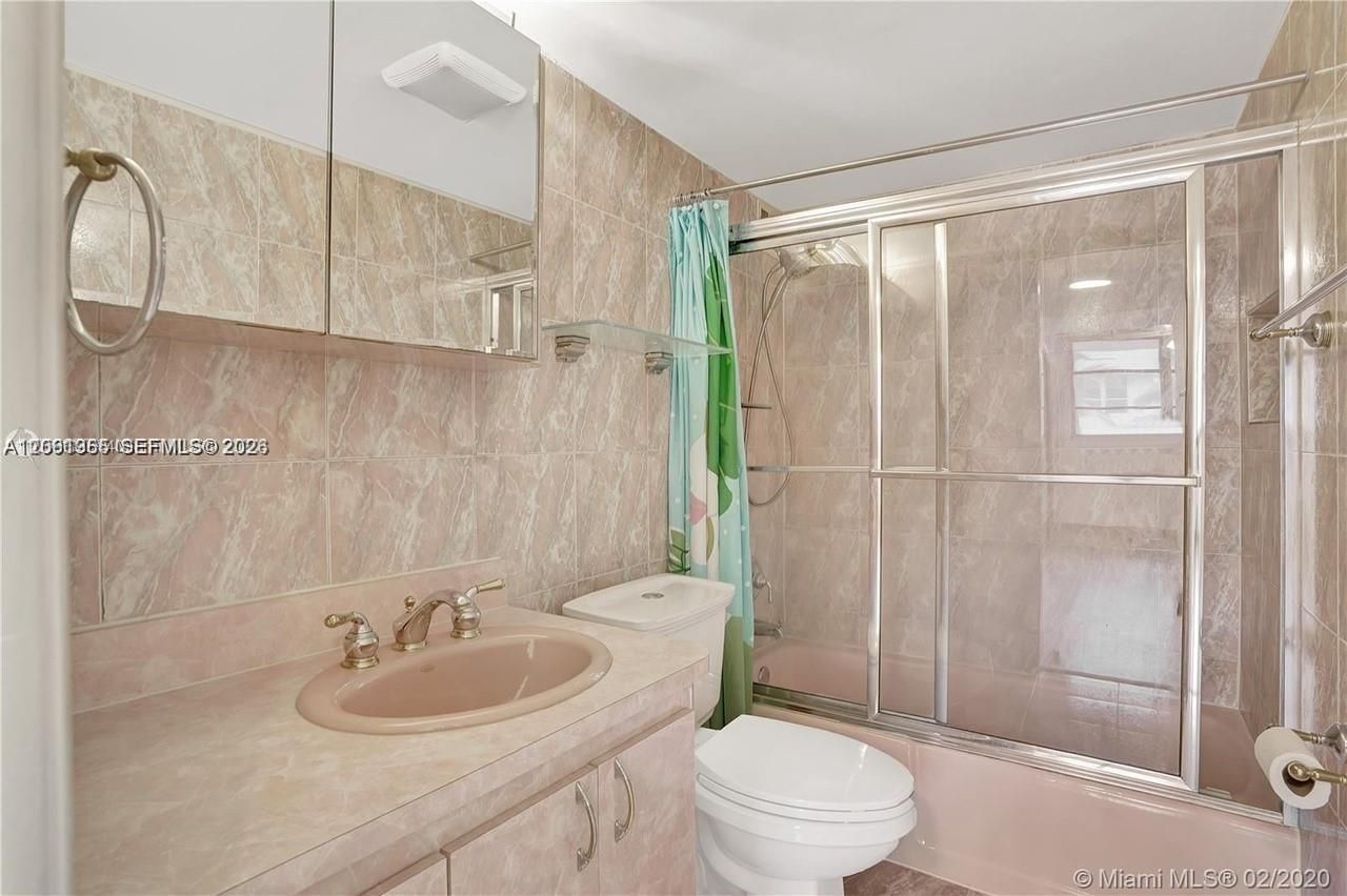 345 Ocean Dr, Unit 302, Miami Beach, FL 33139 Photo