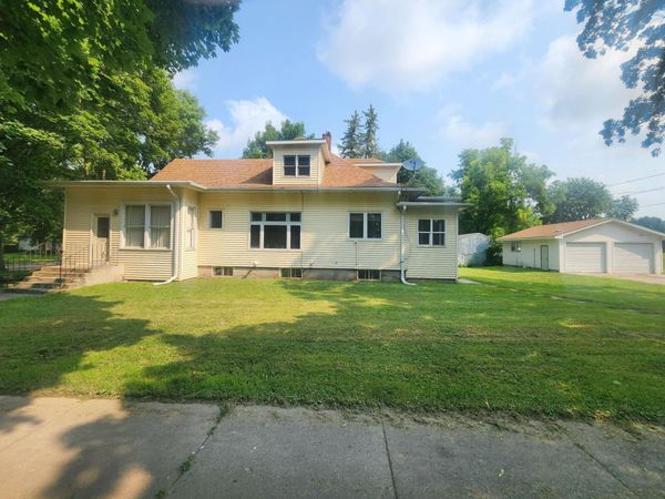 120 Park Avenue W, Renville, MN 56284