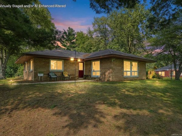 484 E Robbins Street , Wheatfield, IN 46392