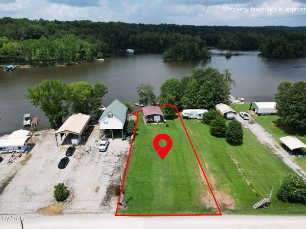 150 Johns Cove , Decaturville, TN 38329