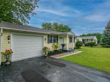 12 Cuddeback St Street, Seneca Falls, NY 13148
