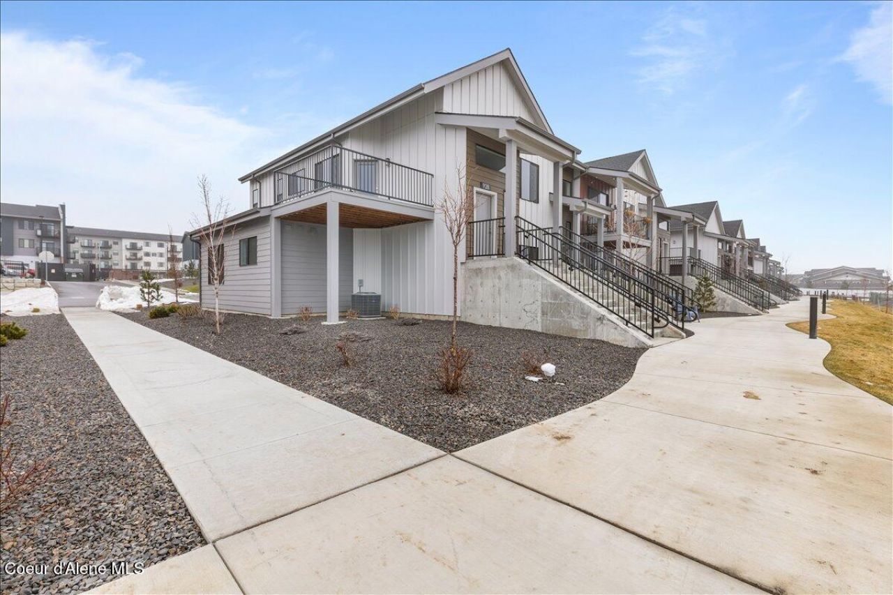 930 E Railroad Ave, Post Falls, ID 83854 Main Photo