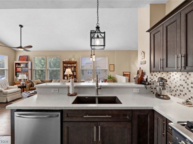 288 Woodhaven Drive, Copley, OH 44321 Photo 6