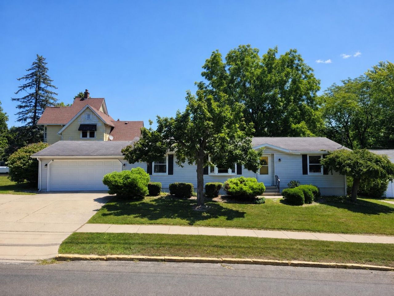 221 S Madison Street, Adrian, MI 49221 Main Photo