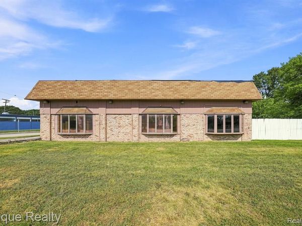 31703 Jefferson Avenue , St. Clair Shores, MI 48082