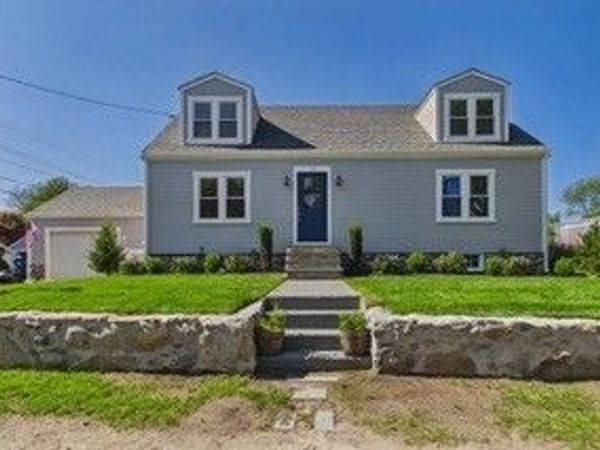 13 Hammond Street, Mattapoisett, MA 02739