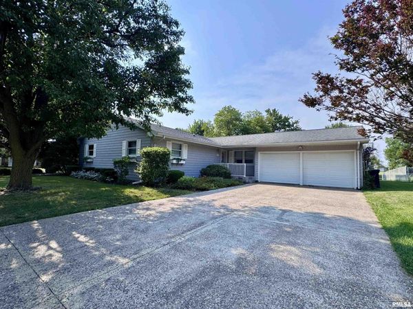 1307 REBECCA Lane, Macomb, IL 61455
