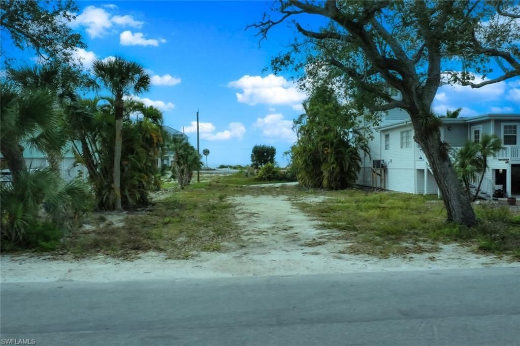5780 Lauder St, Fort Myers Beach, FL 33931 Photo