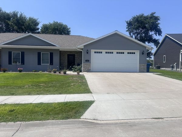 1415 Edens Avenue , Camanche, IA 52730