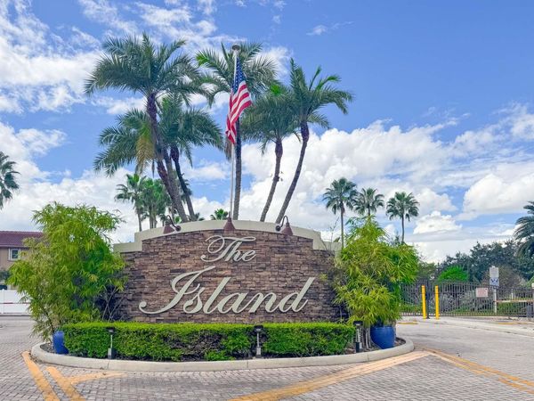 775 NW 165th Avenue, Pembroke Pines, FL 33028