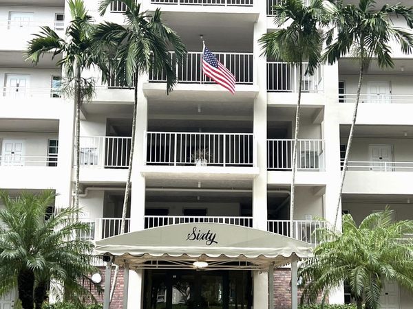 605 OAKS Drive, Unit 810, Pompano Beach, FL 33069