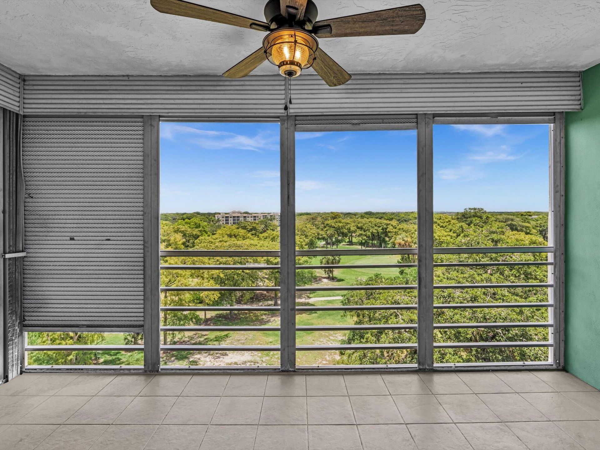 605 Oaks Drive, Unit 810, Pompano Beach, FL 33069 Photo
