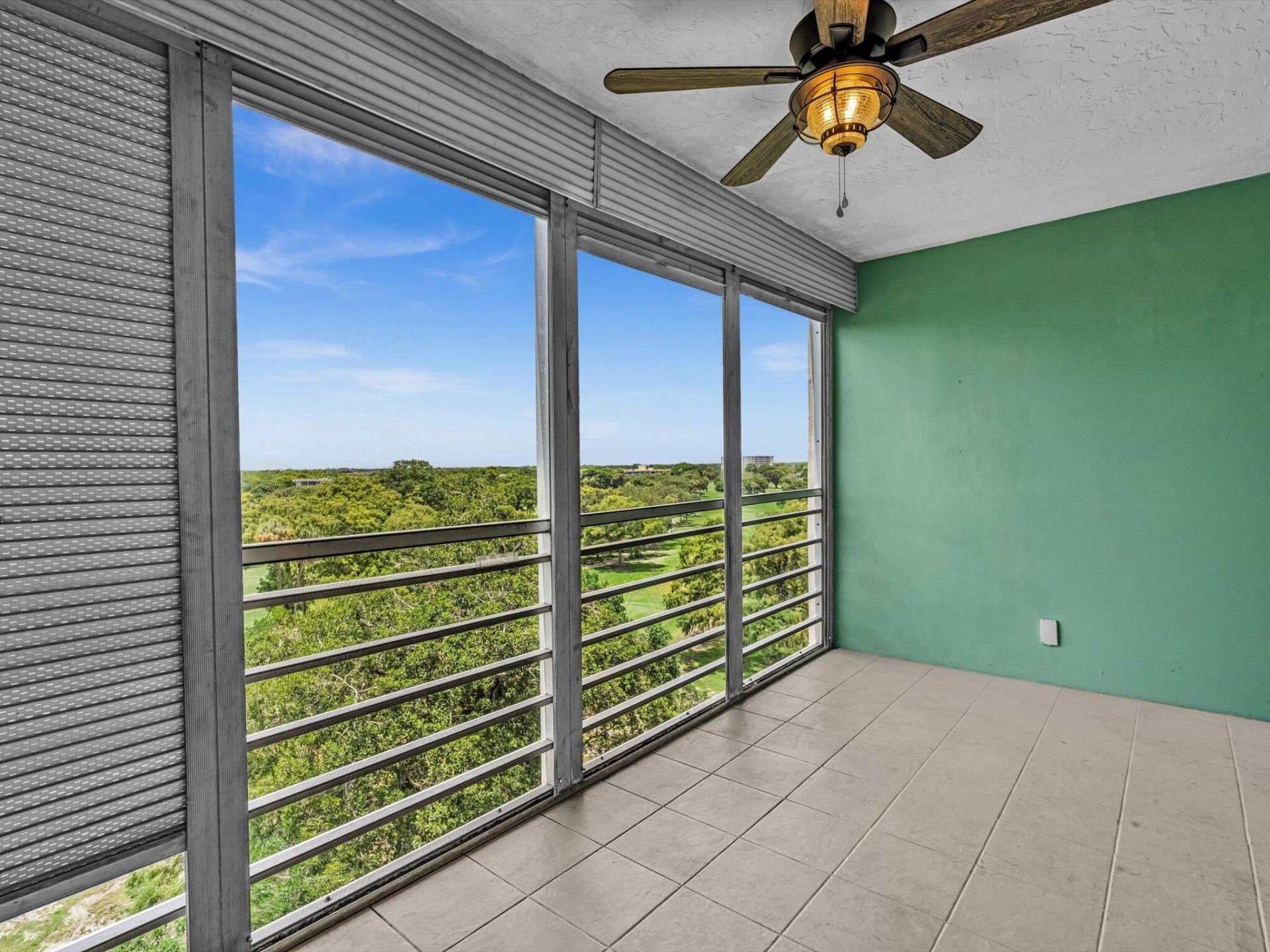 605 Oaks Drive, Unit 810, Pompano Beach, FL 33069 Photo