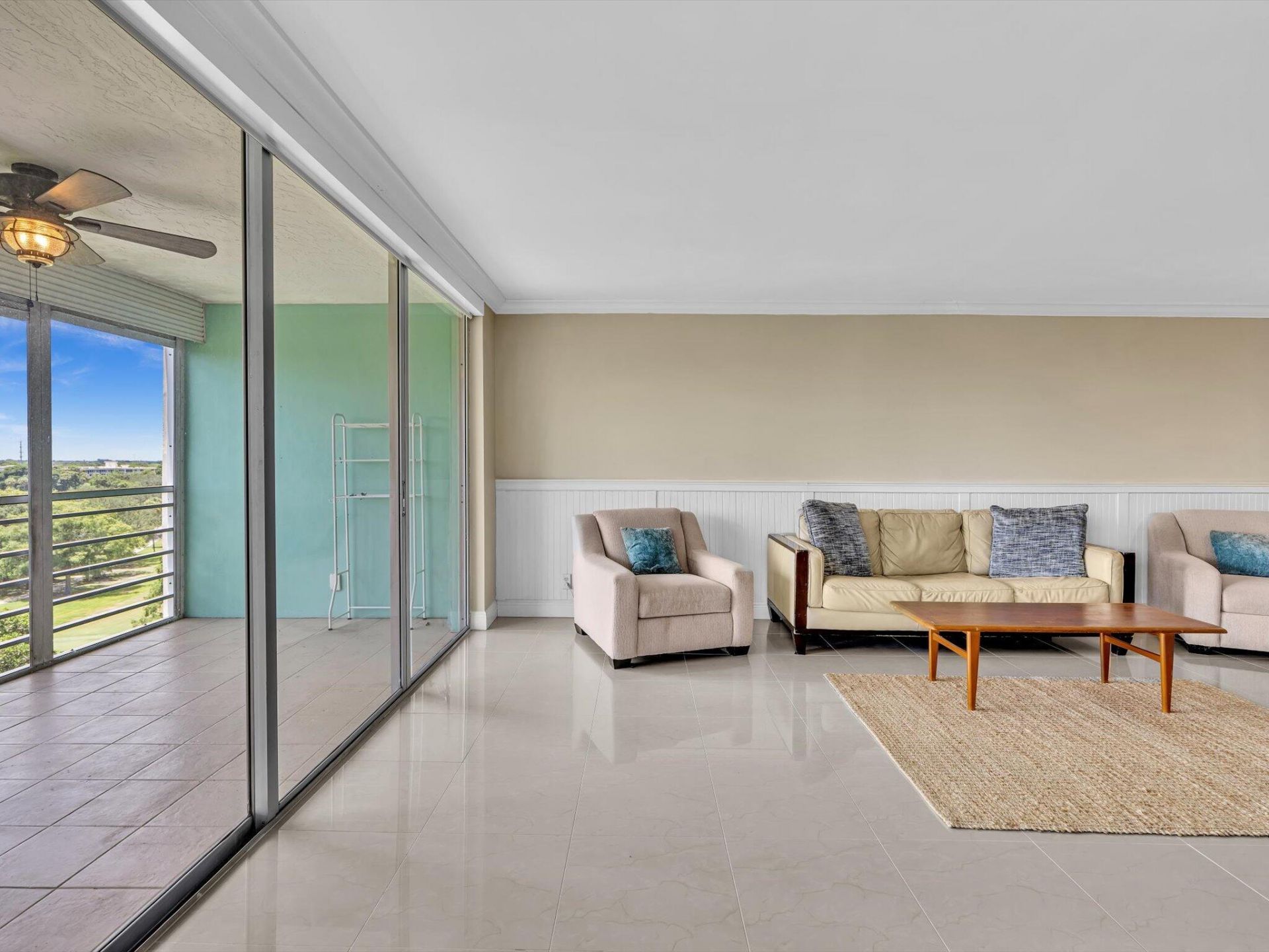 605 Oaks Drive, Unit 810, Pompano Beach, FL 33069 Photo