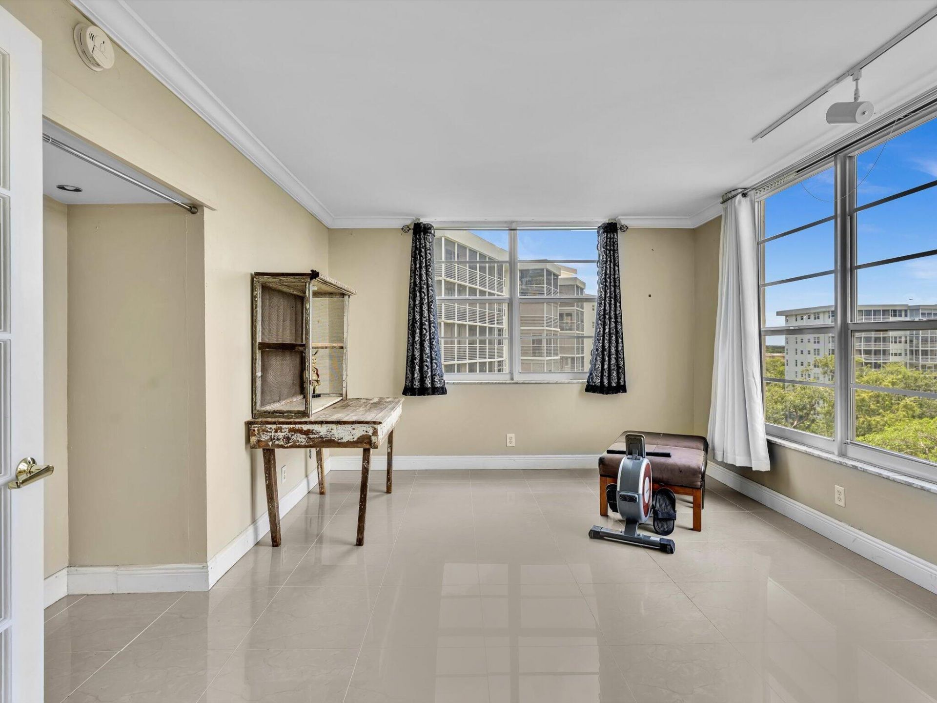 605 Oaks Drive, Unit 810, Pompano Beach, FL 33069 Photo