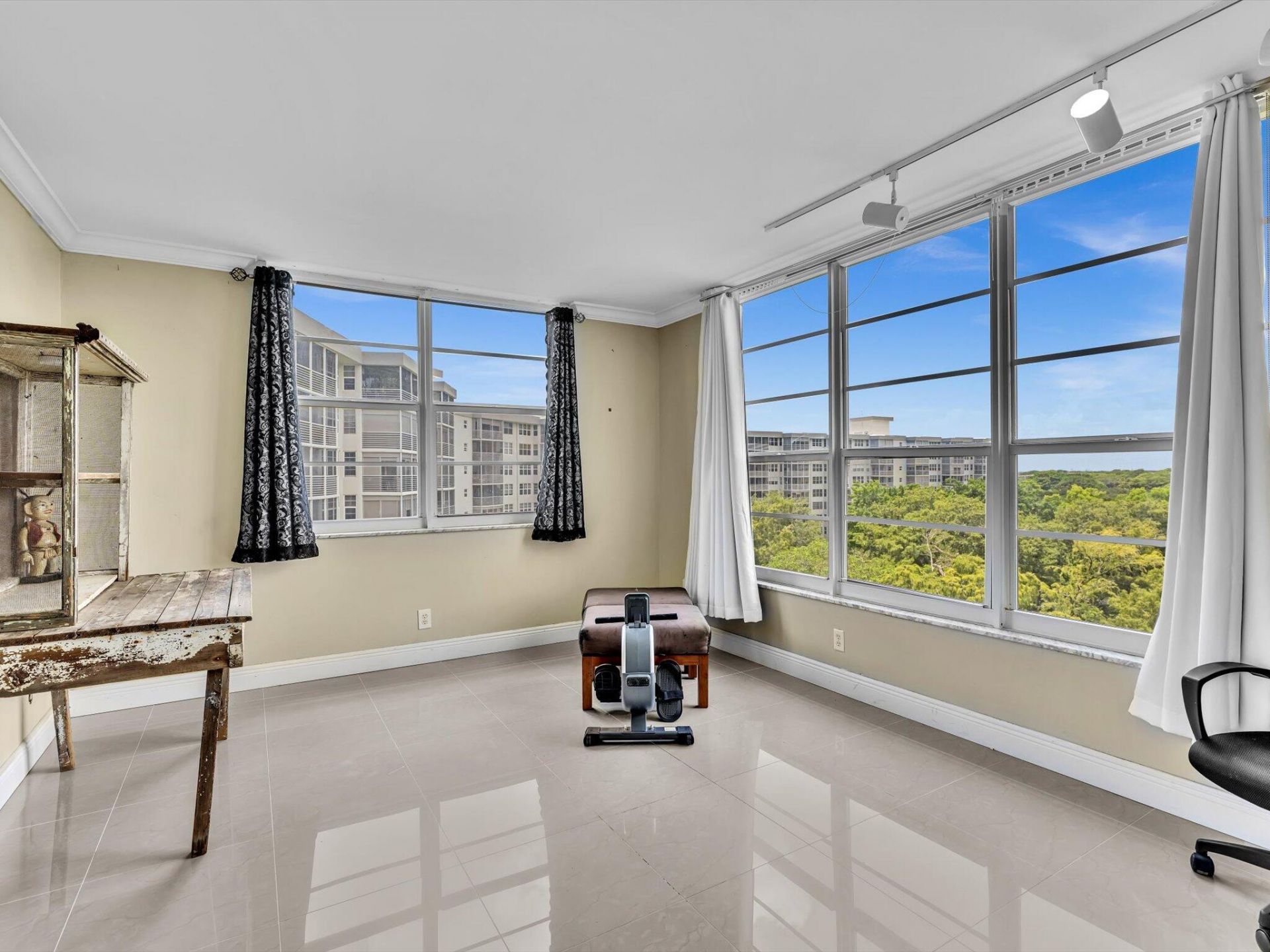 605 Oaks Drive, Unit 810, Pompano Beach, FL 33069 Photo