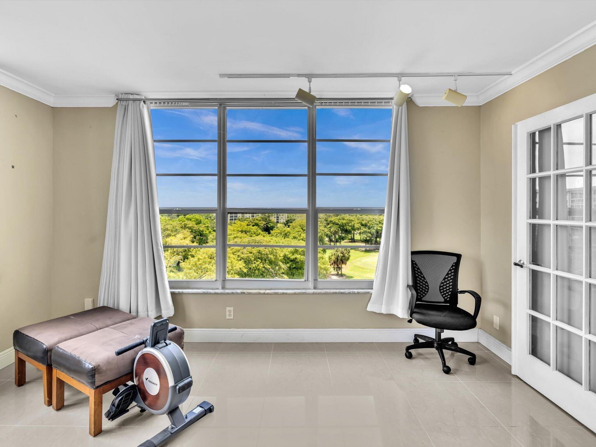 605 Oaks Drive, Unit 810, Pompano Beach, FL 33069 Photo
