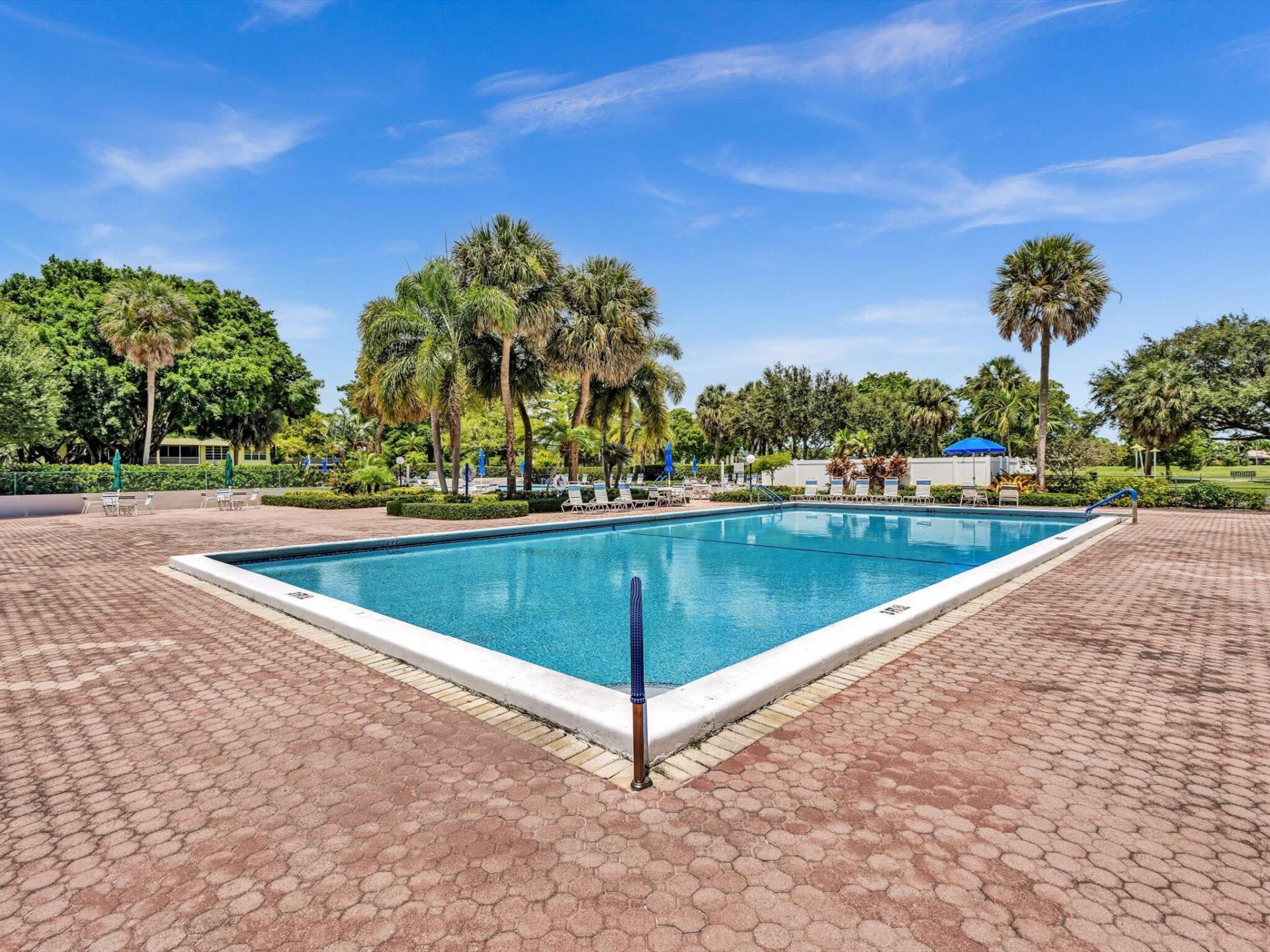 605 Oaks Drive, Unit 810, Pompano Beach, FL 33069 Photo
