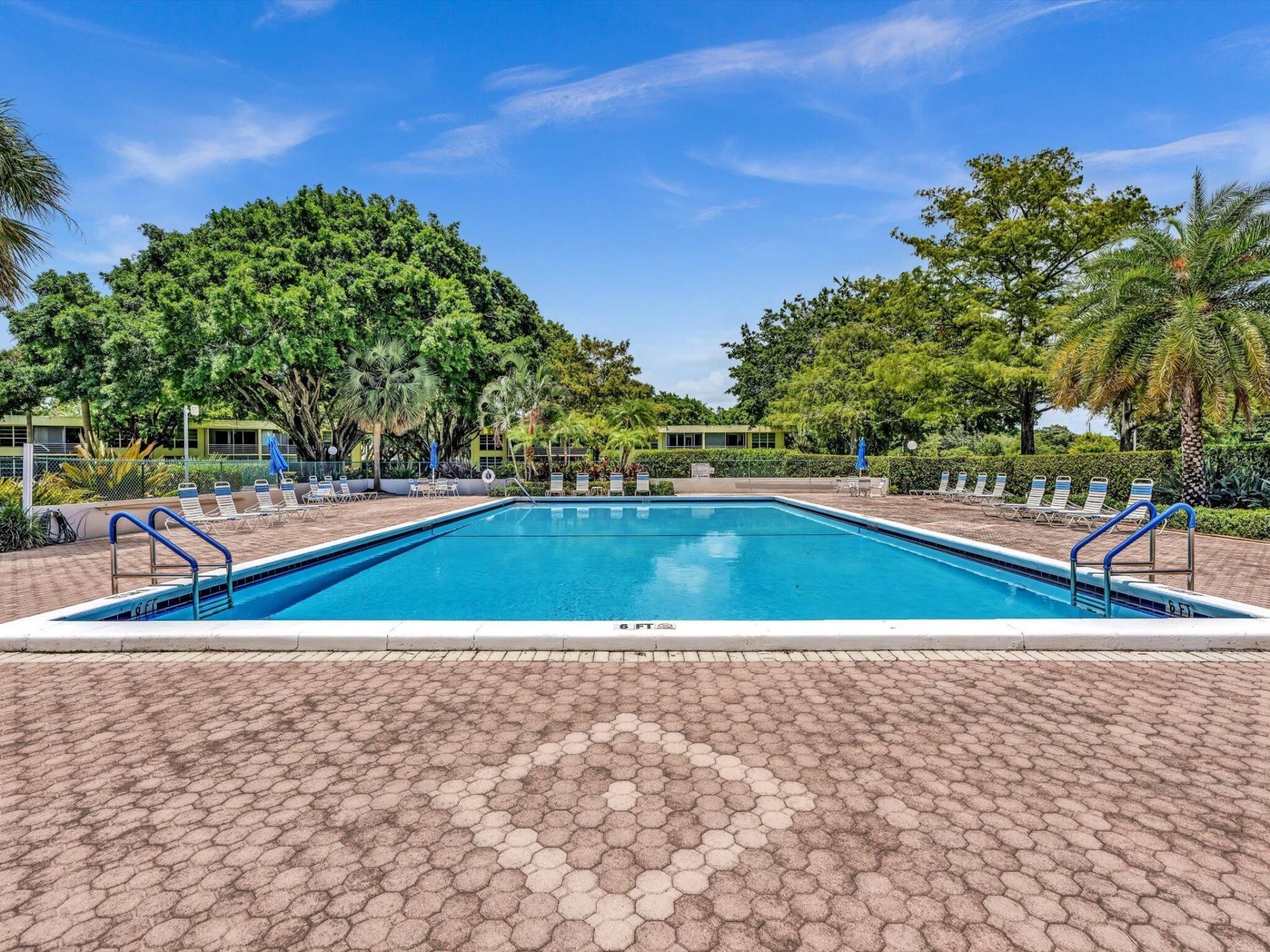 605 Oaks Drive, Unit 810, Pompano Beach, FL 33069 Photo