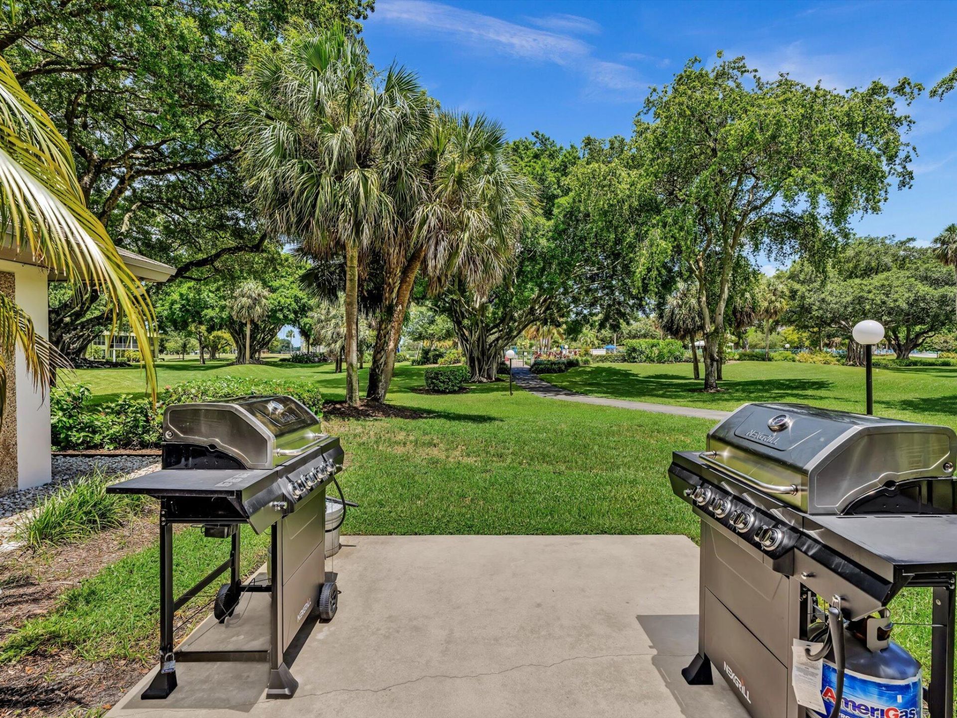 605 Oaks Drive, Unit 810, Pompano Beach, FL 33069 Photo