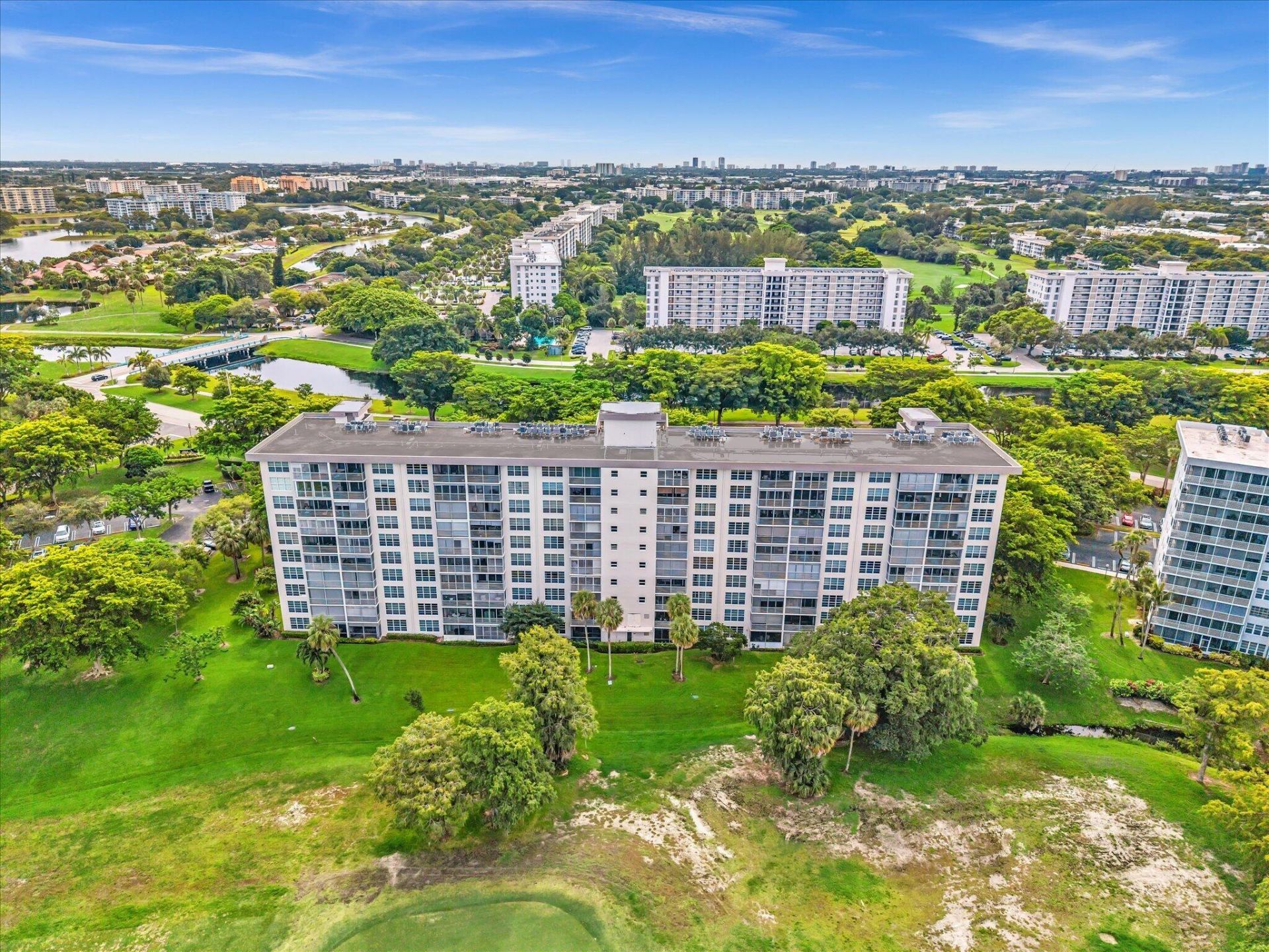 605 Oaks Drive, Unit 810, Pompano Beach, FL 33069 Photo