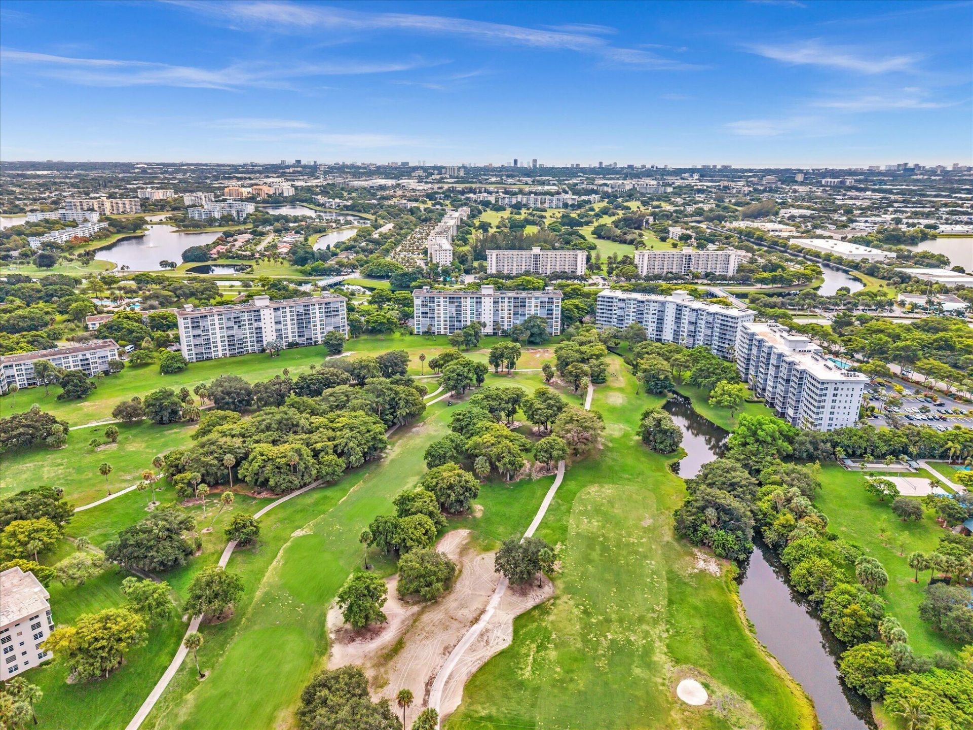 605 Oaks Drive, Unit 810, Pompano Beach, FL 33069 Photo