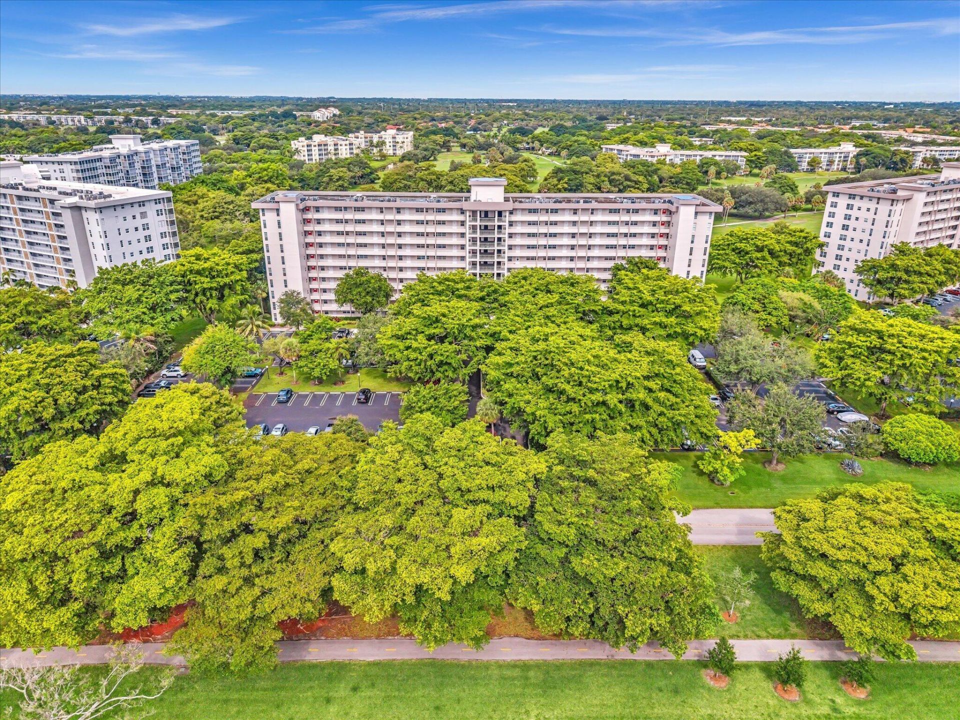 605 Oaks Drive, Unit 810, Pompano Beach, FL 33069 Photo