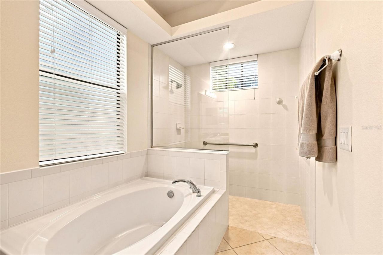 8059 36th Street Circle E, Sarasota, FL 34243 Photo