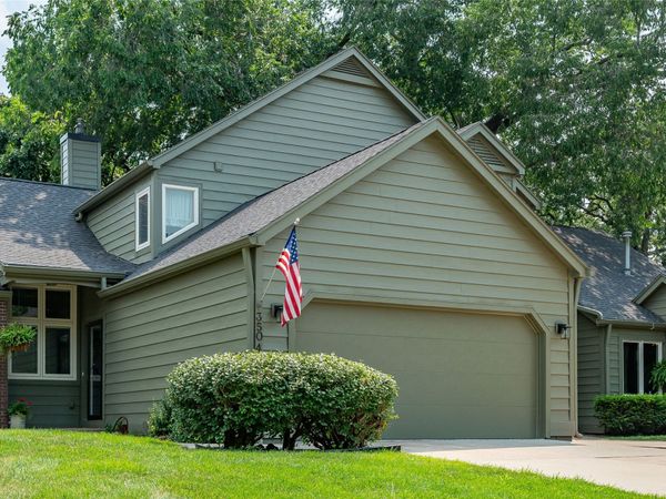 3504 Oak Creek Place, West Des Moines, IA 50265