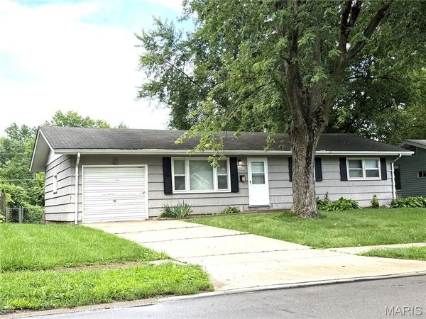 38 Fenwick Drive , Ferguson, MO 63135