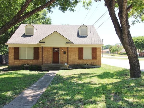 900 Valley Ridge Drive , DeSoto, TX 75115