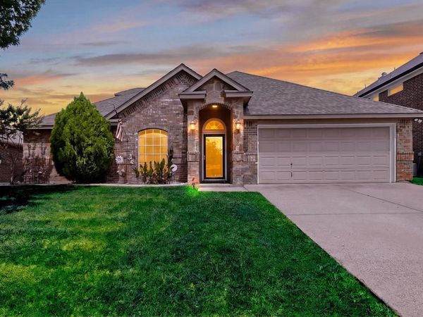 839 Evergreen Lane, Burleson, TX 76028