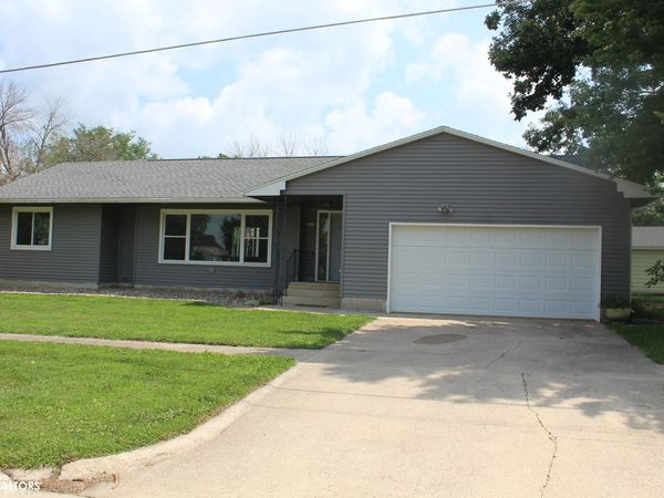 625 Blackstone Drive, Garner, IA 50438