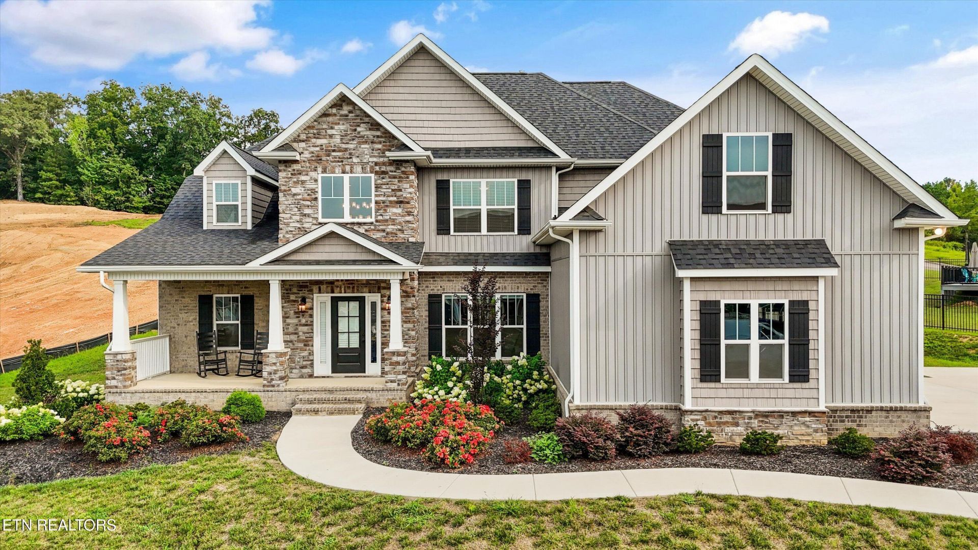 105 Cedarberry St, Oak Ridge, TN 37830 Main Photo