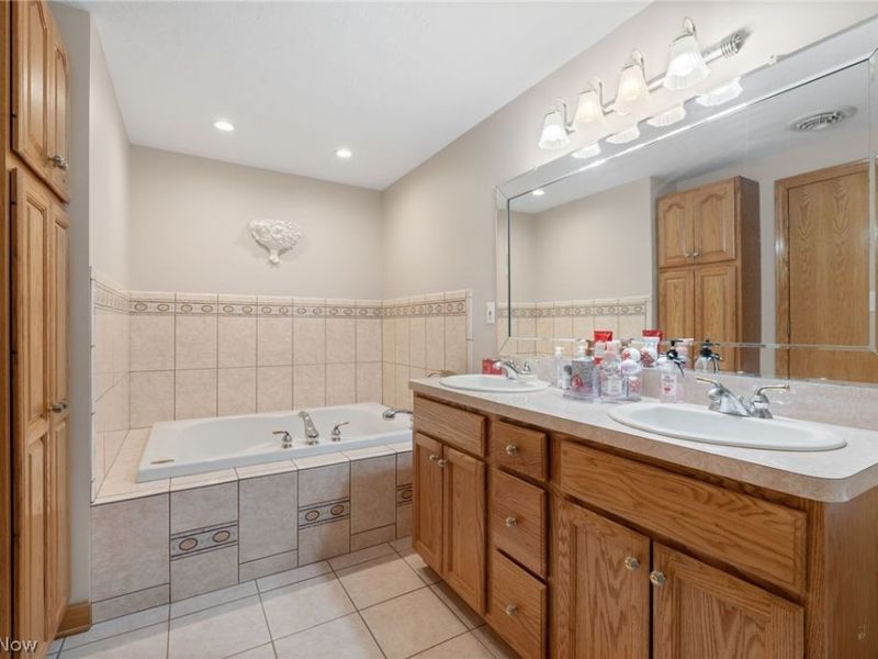 9445 Barr Road, Brecksville, OH 44141 Photo 20