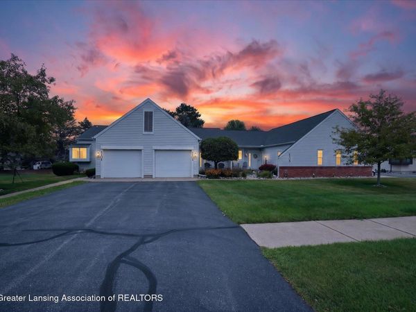 1101 Sunview Drive, St. Johns, MI 48879