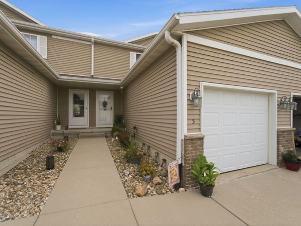 4902 Algonquin Drive, Unit 5, Cedar Falls, IA 50613