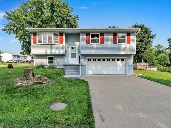 5731 N Howell Street , Davenport, IA 52806