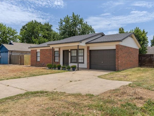 3514 W Olive Street , Rogers, AR 72756